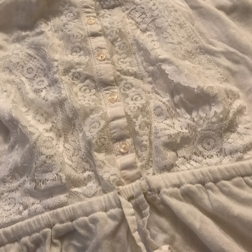 White lace tank - Picture 2 of 3